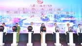 Các đồng chí lãnh đạo thực hiện nghi thức ra mắt hệ thống nâng cấp tổng đài khẩn cấp liên thông 113, 114, 115. Ảnh: VIỆT DŨNG