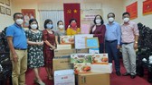 Ủy ban MTTQ Việt Nam TP Cần Thơ tiếp nhận trang thiết bị y tế, hàng hóa thiết yếu do Công ty CP Thực phẩm Bình Tây trao tặng
