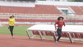 Đội tuyển điền kinh TPHCM tập luyện tại sân vận động Thống Nhất. Ảnh: NGUYỄN ANH