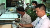 Đoàn kiểm tra an tòa thực phẩm tăng cường giám sát các cơ sở kinh doanh