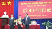 Ông Trần Anh Tuấn (đứng giữa) được bầu giữ chức vụ Phó Chủ tịch UBND tỉnh Quảng Nam nhiệm kỳ 2021-2026