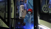 Người già, trẻ nhỏ dưới 12 tuổi, phụ nữ mang thai và người đau ốm ở TPHCM sẽ được UBND tỉnh Quảng Nam ưu tiên vận chuyển bằng máy bay về quê