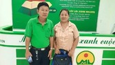 Lái xe taxi trả lại 35 triệu đồng cho khách bỏ quên trên xe