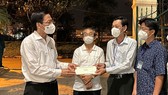 Chủ tịch UBND TPHCM Phan Văn Mãi: “Đêm hôm cũng phải có thuốc cho người dân“