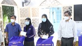 Quận 10 chăm lo cho đồng bào dân tộc Chăm và Hoa gặp khó khăn