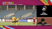 Trọng tài chính không cho đội tuyển Việt Nam được hưởng phạt đền sau khi kiểm tra VAR. Ảnh: CHỤP MÀN HÌNH