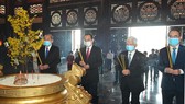 Dâng hương, dâng hoa nhân ngày họp mặt truyền thống cách mạng Sài Gòn - Chợ Lớn - Gia Định - TPHCM