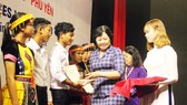 Trao học bổng Vallet cho học sinh, sinh viên Bình Định, Phú Yên và Gia Lai