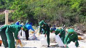 Ra quân làm sạch biển, trồng cây xanh hưởng ứng "Tháng 3 biên giới"