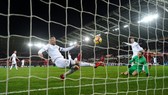 Swansea City - Liverpool 1-0: Liverpool thất thủ