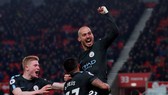 Stoke City - Man City 0-2: David Silva lập cú đúp, Man xanh khẽ chạm cúp