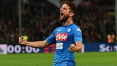 Napoli - Crvena Zvezda 3-1: Marek Hamsik mở tỷ số, Dries Mertens lập cú đúp