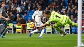 Real - Sociedad 0-2: Vazquez thẻ đỏ và Willian Jose, Ruben Pardo hạ gục Real