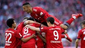 Bayern Munich - Hannover 3-1: Jonathas nhận thẻ đỏ, Lewandowski, Goretzka, Ribery tỏa sáng