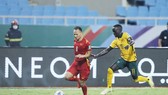 Trọng Hoàng cùng đồng đội đã chơi kiên cường và chỉ chịu thua suýt sao trước đội bóng mạnh như Australia. Ảnh: MINH HOÀNG