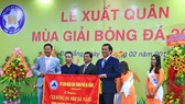HLV Lê Huỳnh Đức (trái) tại Lễ xuất quân sáng 20-2.