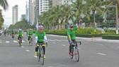 Chung tay bảo vệ môi trường du lịch, thu dọn rác biển
