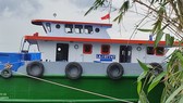 Tìm kiếm sà lan bị chìm trong vụ tai nạn giao thông trên sông Tiền