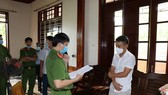 Ban chuyên án khám xét nơi ở của Trần Đại Nghĩa - đối tượng cầm đầu đường dây cá độ bóng đá