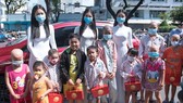 Hoa hậu Tiểu Vy, Phương Nga, Thúy An tặng quà trung thu cho bệnh nhi