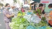 Phiên chợ dã chiến ở khu phố xanh