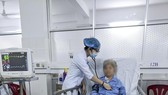 Cứu sống cụ bà 80 tuổi bị u tim nguy kịch