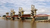 Cống Trà Sư ở An Giang xả lũ