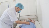 2 cụ ông đã 101 tuổi được phẫu thuật thành công nhờ kỹ thuật ít xâm lấn