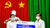 Tổng Công ty Điện lực Miền Nam hỗ trợ Đồng Tháp 3 tỷ đồng phòng chống dịch Covid-19