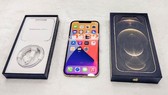 iPhone màu vàng thể hiện sự quý phái