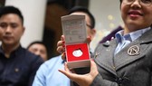 Đồng xu bạc hình hoa sen cổ thời Lý - Trần