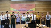 Đại diện ban tổ chức ấn nút khai mạc triển lãm