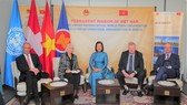 Các khách mời từ đầu cầu Geneva