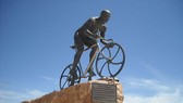 Marco Pantani được dựng tượng tại quê nhà Cesenatico.