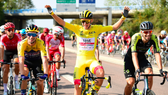 Tay đua Tadej Pogacar vừa giành Áo vàng Tour de France.