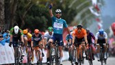 Pha ăn mừng chiền thắng quen thuộc của Mark Cavendish
