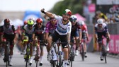 Giacomo Nizzolo lần đầu tiên thắng chặng ở Giro d’Italia
