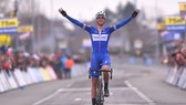 Niki Terpstra chiến thắng bằng màn solo ở Tour of Flanders 2018