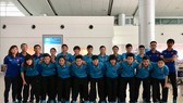 Toàn đội tại sân bay Tân Sơn Nhất tối 19-4. Ảnh: ANH TRẦN