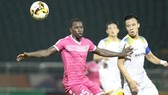 Da Sylva và Ngọc Hải, hai cầu thủ nổi bật nhất trận đấu. Ảnh: NGUYỄN NHÂN