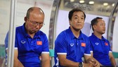 Khoảnh khắc chợp mắt của ông Park? Ảnh: MINH HOÀNG