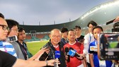 Ông Park trải lòng với giới truyền thông trước trận bán kết. Ảnh: DŨNG PHƯƠNG