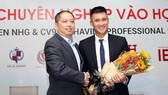 Công Vinh với vai trò mới là Chủ tịch quản lý bộ môn bóng đá. Ảnh: DŨNG PHƯƠNG