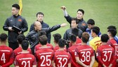 Ông Paek đã chốt danh sách đợt 1. Ảnh: MINH HOÀNG