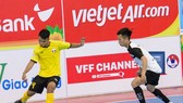 Phước Hạnh (áo vàng) đã ra sân vào chiều 4-4