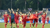 Đội tuyển nữ Việt Nam trong niềm vui chiến thắng. Ảnh: DŨNG PHƯƠNG