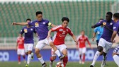 Văn Quyết xứng danh là thủ lĩnh của Hà Nội FC. Ảnh: DŨNG PHƯƠNG