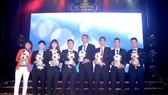 Các cầu thủ đoạt giải trong đêm Gala năm 2017. Ảnh: NGUYỄN NHÂN