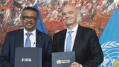 Chủ tịch FIFA Gianni Infantino và Tổng giám đốc WHO Tedros Adhanom Ghebreyesus