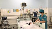 Dùng “tim phổi nhân tạo” cứu bé 15 tháng uống nhầm dầu thắp đèn